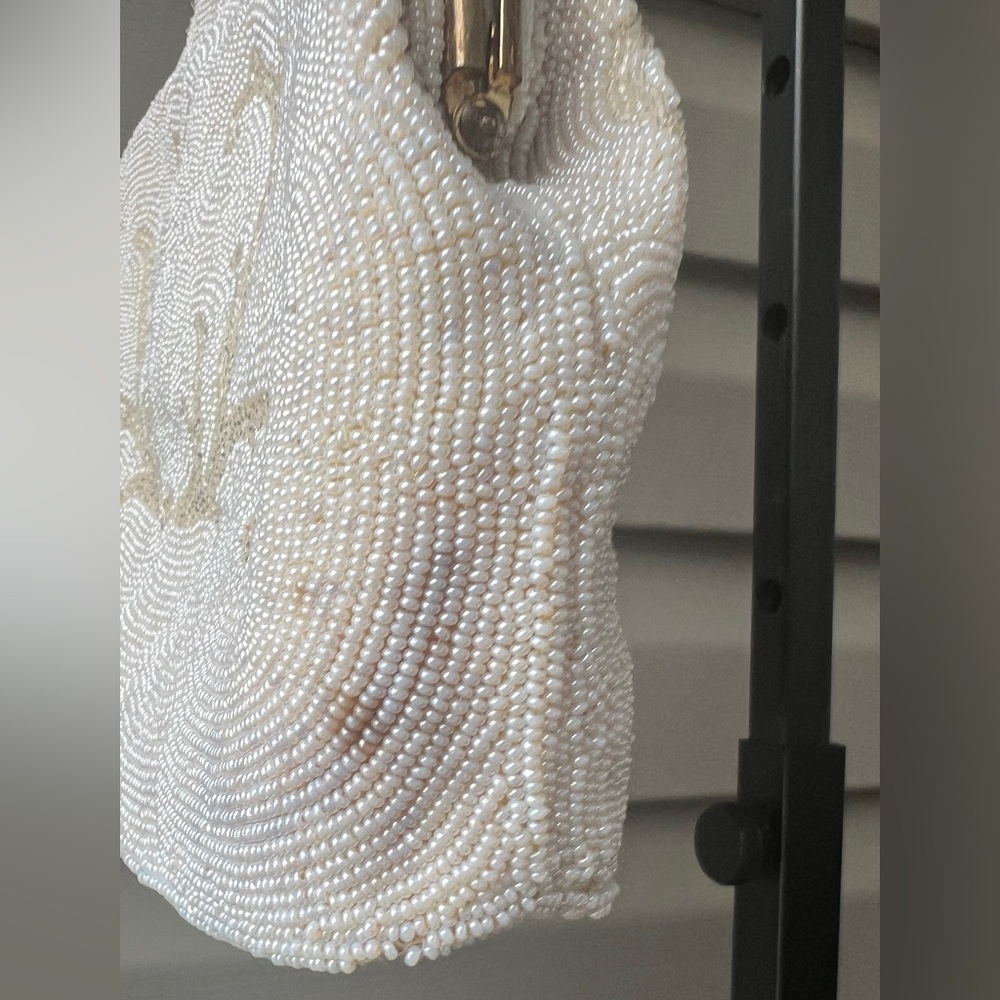 Vintage 60’s white beaded bag with embroidered Flowers hand made from France - Picture 5 of 15